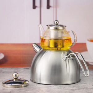 Wasserkessel mit Teekanne